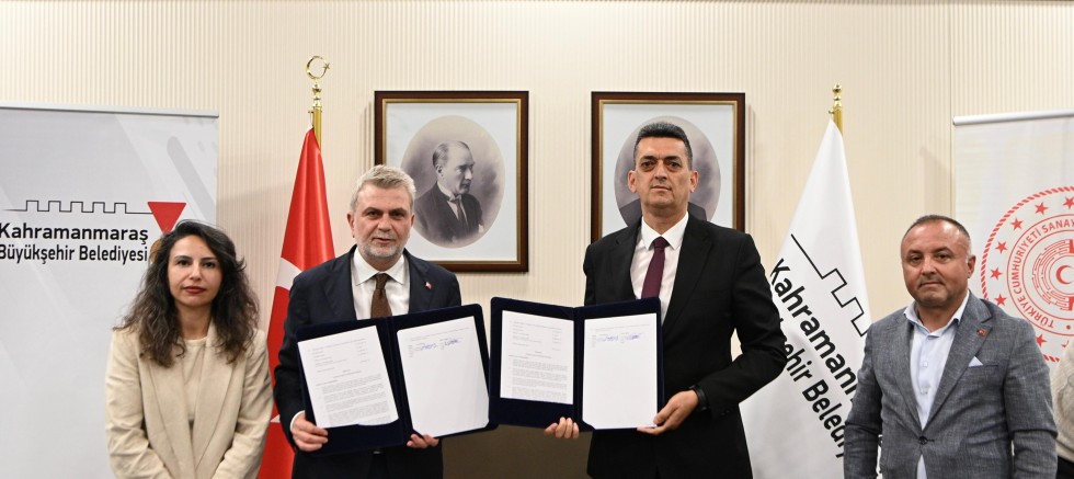 KAHRAMANMARAŞ BÜYÜKŞEHİR, ELBİSTAN’DA YIKINTI ATIKLARI AYRIŞTIRMA VE GERİ KAZANIM TESİSİ KURUYOR