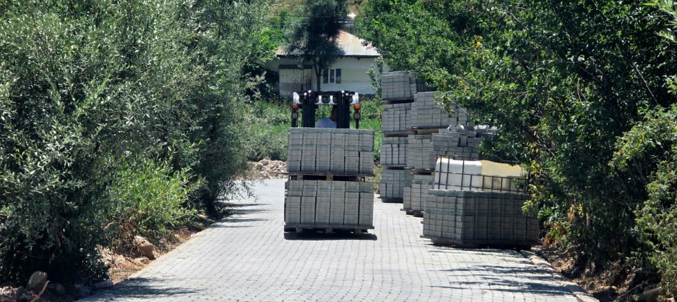 KAHRAMANMARAŞ BÜYÜKŞEHİR, GÖKSUN KIRSALINDA ULAŞIM KONFORUNU YÜKSELTİYOR