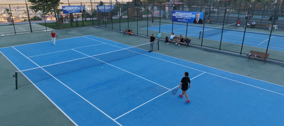 KAHRAMANMARAŞ BÜYÜKŞEHİR’İN ÖDÜLLÜ TURNUVASINDA 180 SPORCU ŞAMPİYONLUK İÇİN TER DÖKÜYOR