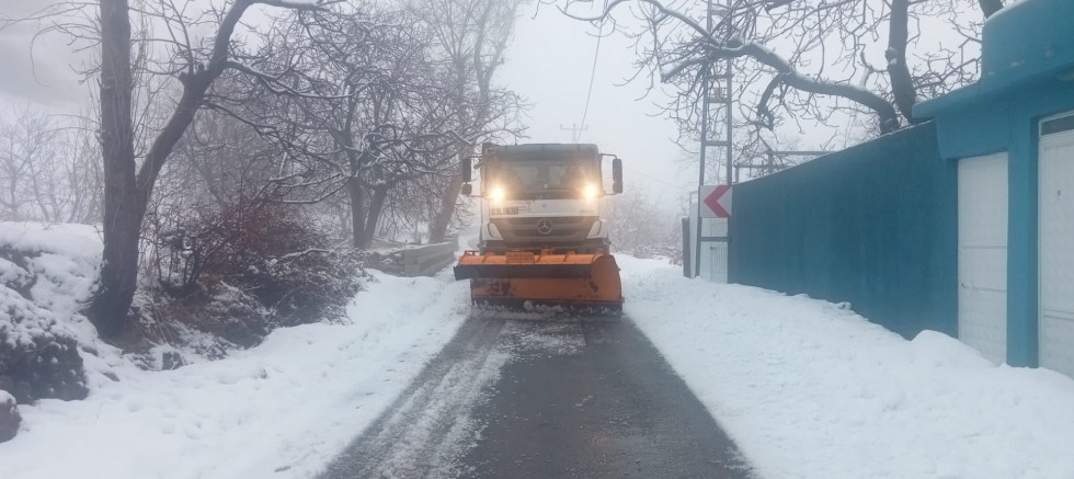 KAHRAMANMARAŞ BÜYÜKŞEHİR, KIRSALDA KARLA MÜCADELESİNİ KESİNTİSİZ SÜRDÜRÜYOR