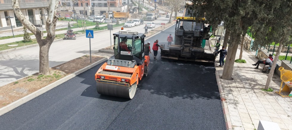 KAHRAMANMARAŞ BÜYÜKŞEHİR, KUDDUSİ BABA BULVARI’NDA ASFALT ÇALIŞMASINI SÜRDÜRÜYOR