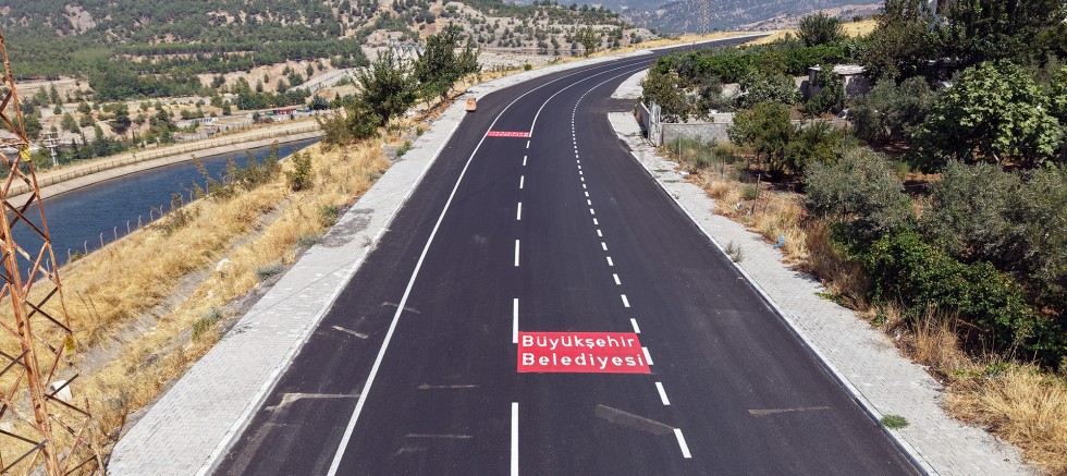 KAHRAMANMARAŞ BÜYÜKŞEHİR, SARIÇUKUR YOLUNU TAMAMEN YENİLEDİ