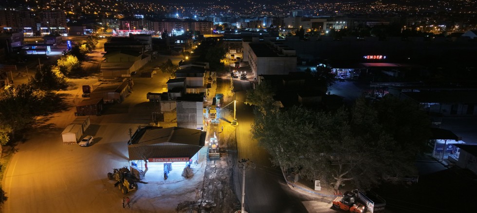 KAHRAMANMARAŞ BÜYÜKŞEHİR, TOPTANCILAR SİTESİ’NDE ASFALT MESAİSİNDE