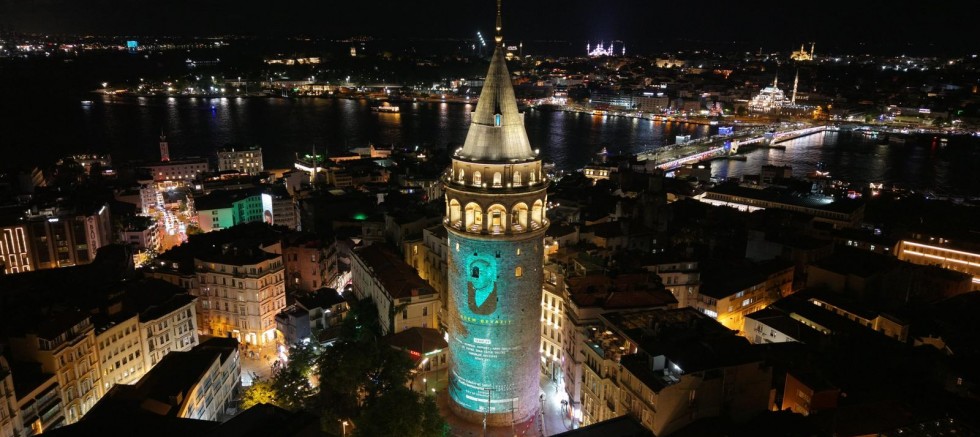 KAHRAMANMARAŞ’IN “EDEBİYAT” IŞIĞI GALATA KULESİ’NE YANSIDI