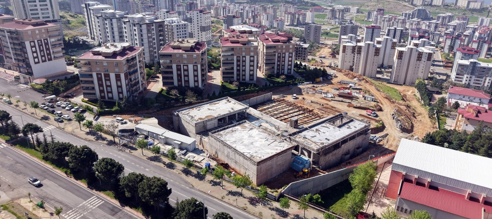 KAHRAMANMARAŞ’IN YENİ NESİL GENÇLİK VE SPOR KOMPLEKSİ HIZLA YÜKSELİYOR