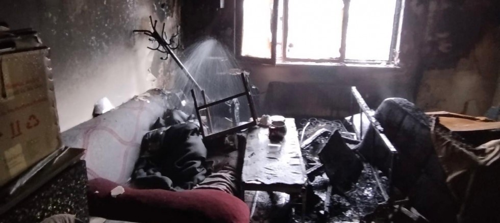 KAHRAMANMARAŞ’TA EV YANGINI: 1 KİŞİ KURTARILDI