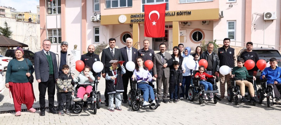 KAHRAMANMARAŞ’TA HAYIRSEVER POLİS MEMURUNDAN ÖZEL ÖĞRENCİLERE DESTEK