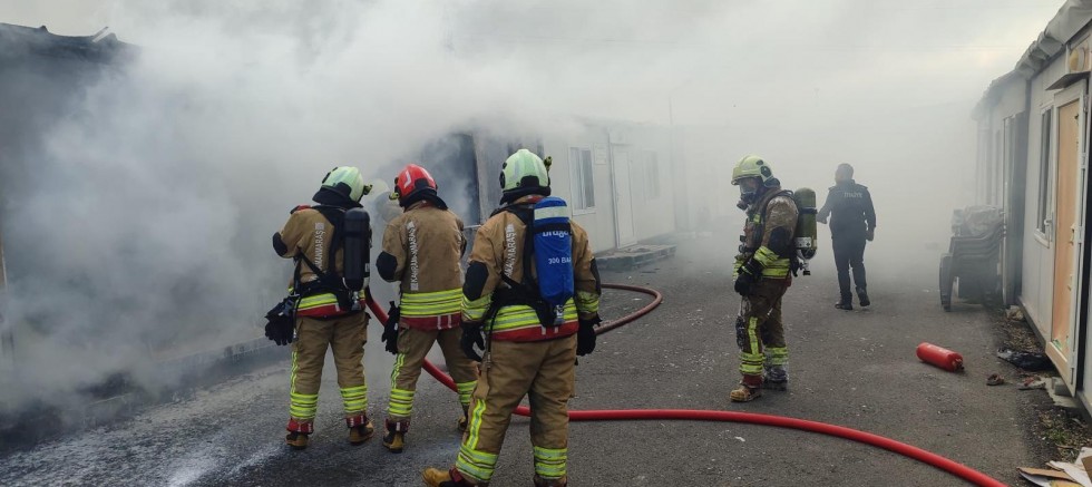 KAHRAMANMARAŞ’TA KONTEYNER YANGINI KORKUTTU