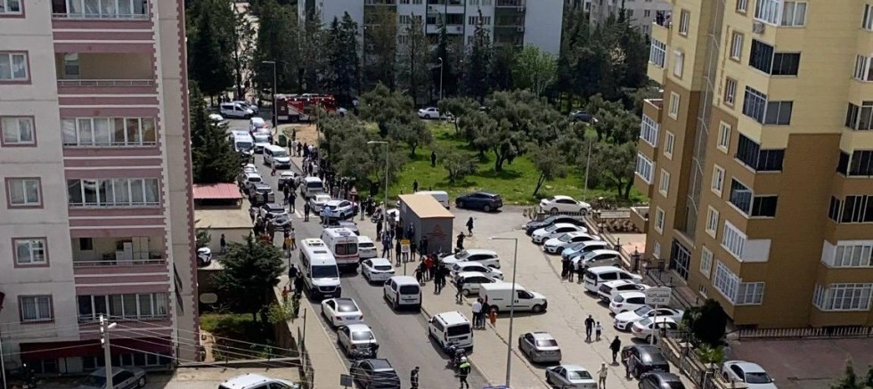 KAHRAMANMARAŞ’TA OKULDA SİLAHLI SALDIRI: YARALILAR VAR