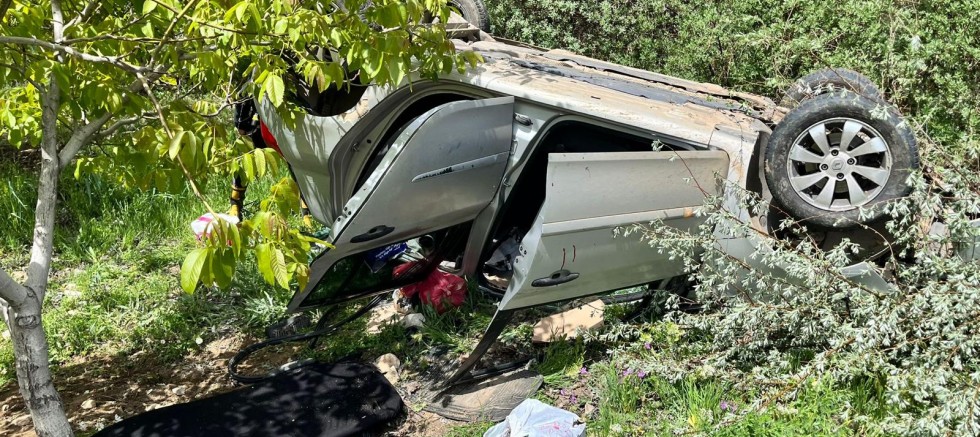 KAHRAMANMARAŞ’TA OTOMOBİL TAKLA ATTI: 1 AĞIR 4 YARALI