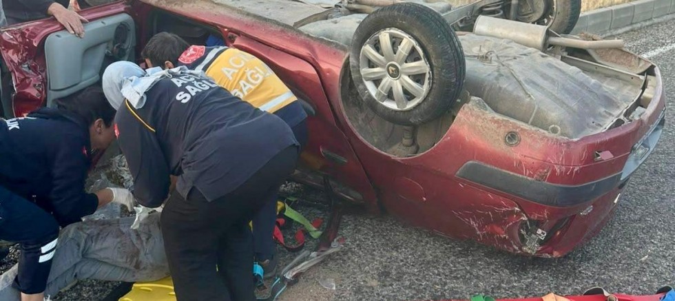 KAHRAMANMARAŞ’TA OTOMOBİL TAKLA ATTI SÜRÜCÜ YARALANDI