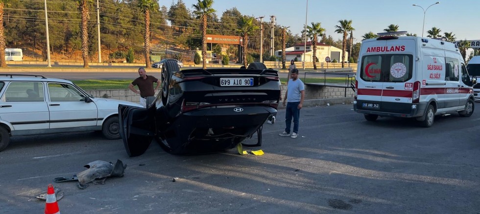 KAHRAMANMARAŞ’TA OTOMOBİL TERS DÖNDÜ: 1 YARALI