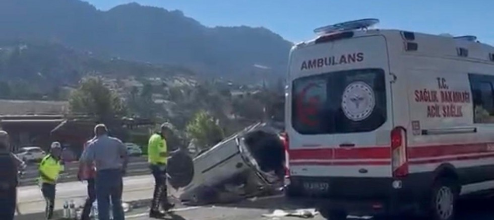 -KAHRAMANMARAŞ’TA OTOMOBİLİN TAKLA ATTIĞI KAZADA 1 KİŞİ ÖLDÜ, 4 KİŞİ YARALANDI