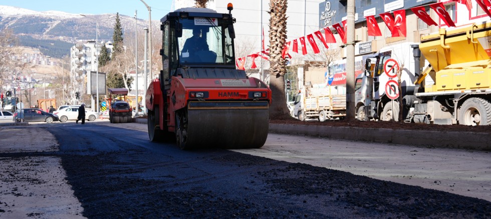 KAHRAMANMARAŞ TRABZON BULVARI’NDA YOL İYİLEŞTİRMELERİ ETAPLAR HALİNDE SÜRÜYOR