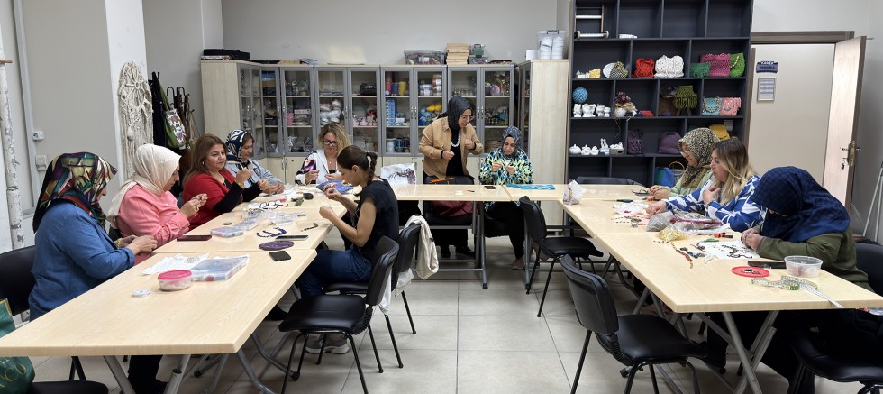 KAMEK’İN TAKI TASARIM KURSUNDA HOBİLER MESLEĞE DÖNÜŞÜYOR