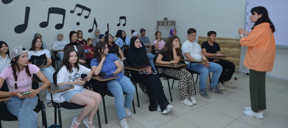 KAMEK’TE GENÇLERE FİNANSAL YÖNETİMİN İNCELİKLERİ ANLATILDI