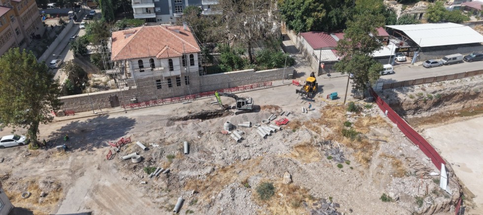 KASKİ, VAKIF TARLA CADDESİ’NDE ALTYAPIYI YENİLİYOR