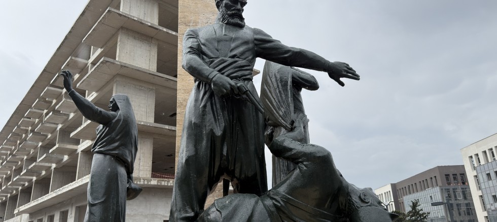 KIBRIS MEYDANI’NDAKİ ANIT YENİDEN AİT OLDUĞU YERDE