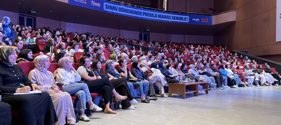 KPSS ADAYLARI SINAV ÖNCESİ BİLGİLERİNİ BÜYÜKŞEHİR’İN KAMPINDA TAZELİYOR