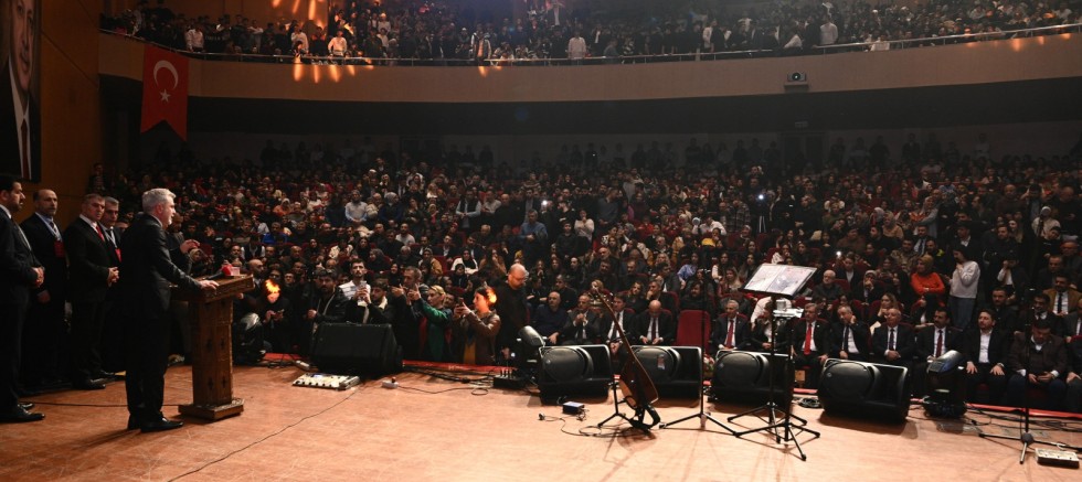 KURTULUŞ COŞKUSU ALİ KINIK KONSERİYLE TAÇLANDI