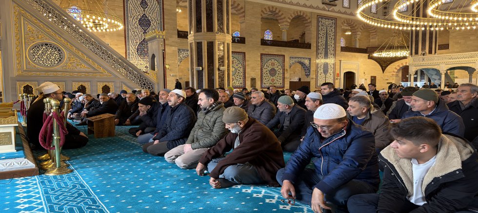 ABDÜLHAMİD HAN CAMİİ’NDE DEPREM ŞEHİTLERİ İÇİN MANEVİ BULUŞMA