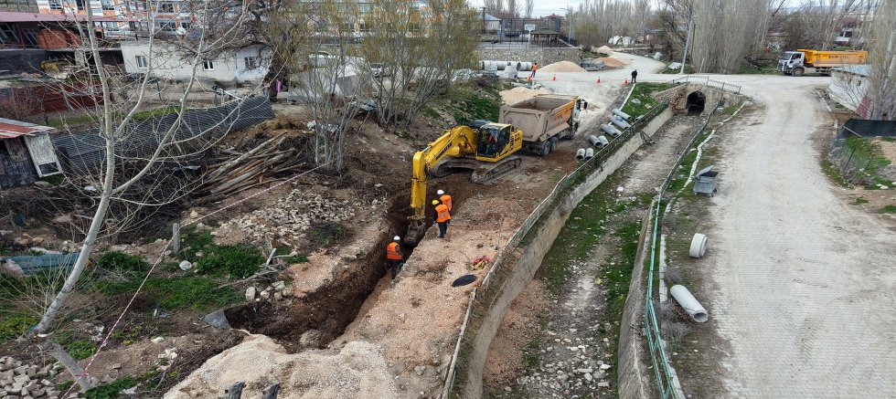 AFŞİN VE ELBİSTAN’DA KÖY EVLERİ YENİ ALTYAPI HATLARINA KAVUŞUYOR