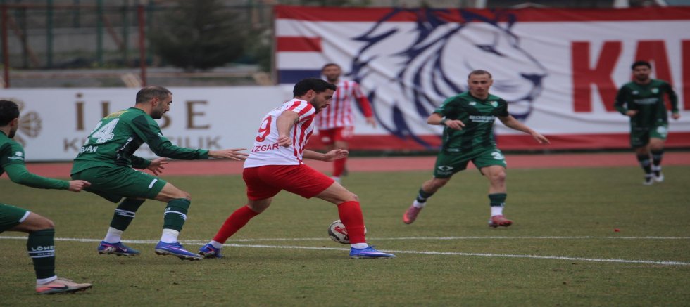 AKEDAŞ İSTİKLALSPOR, LİDER BURSASPOR İLE BERABERE KALD