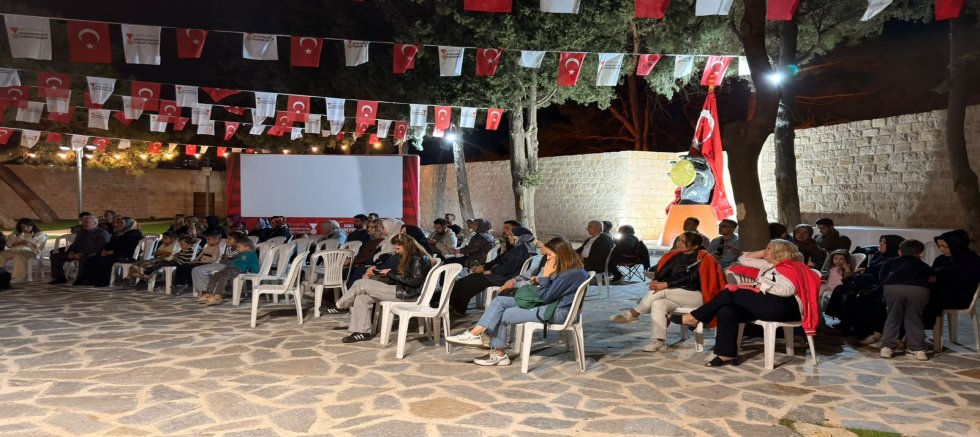 AŞIK MAHZUNİ ŞERİF’İN TÜRKÜLERİ KAHRAMANMARAŞ KALESİ’NDE YANKILANDI