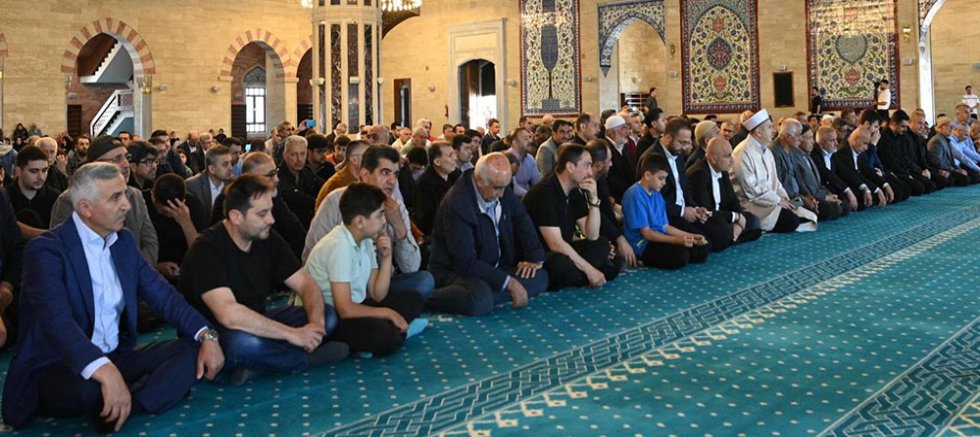 AYLA ÖĞRETMEN VE ÖĞRENCİLER İÇİN MEVLİD PROGRAMI DÜZENLENDİ