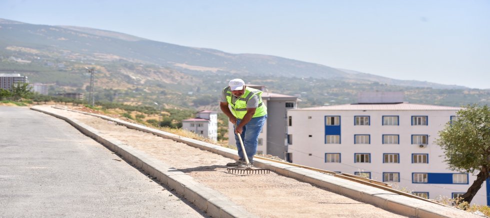  BALLICA MAHALLESİ YENİ GÖRÜNÜMÜNE KAVUŞTU: KİLİT PARKE KALDIRIM VE MERDİVENLER HİZMETE AÇIL