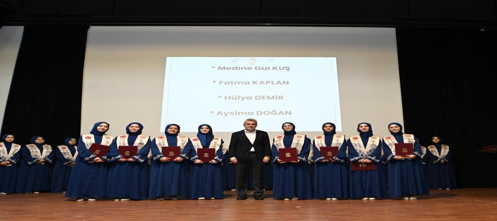 BAŞKAN GÖRGEL, 70 HAFIZIN MEZUNİYET SEVİNCİNE ORTAK OLDU