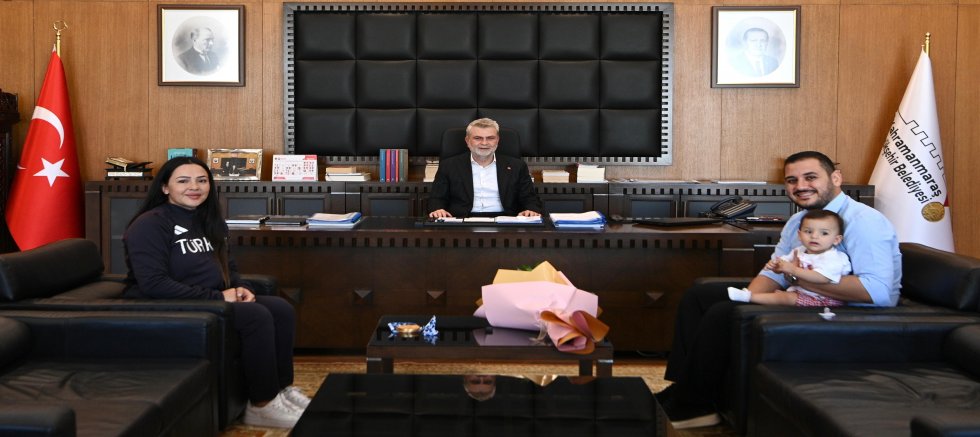 BAŞKAN GÖRGEL, KAHRAMANMARAŞLI MİLLİ ŞAMPİYON ATICI SAFİYE TEMİZDEMİR’İ AĞIRLADI