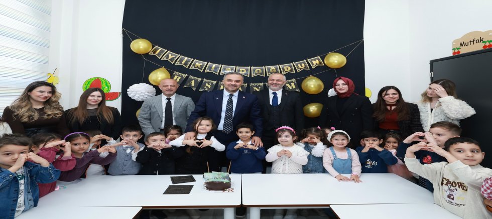 BAŞKAN TOPTAŞ’A KARNE PROGRAMINDA MİNİKLERDEN DOĞUM GÜNÜ SÜRPRİZİ