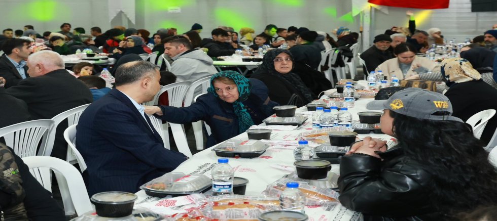 BAŞKAN TOPTAŞ, RAMAZAN’IN BEREKETİNİ VATANDAŞLARLA AYNI SOFRADA PAYLAŞTI
