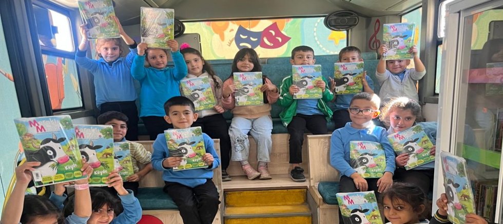 BİR OTOBÜS BİN HAYAL; MOBİL ÇOCUK KÜTÜPHANESİ ÇOCUKLARLA BULUŞTU