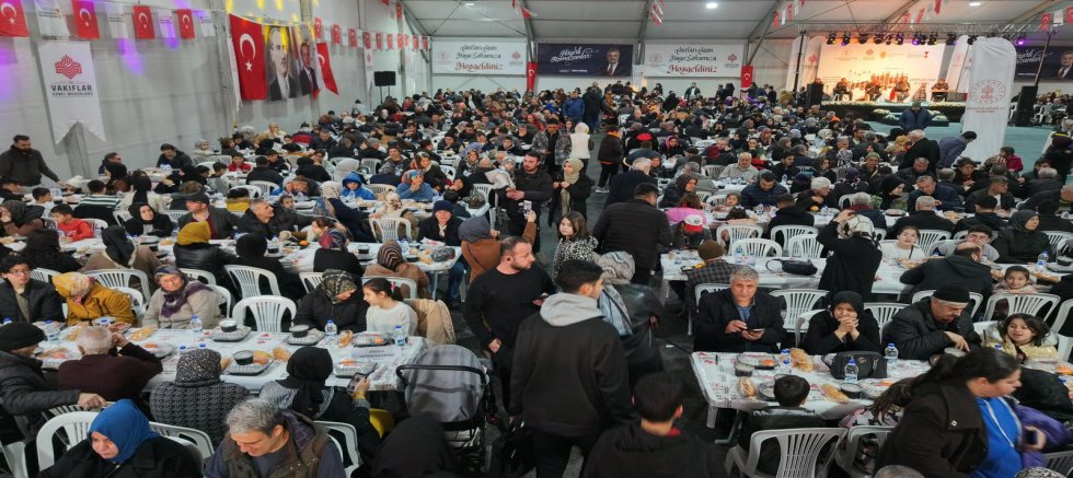 BİRLİK SOFRALARI, GELENEKSEL GÖSTERİLER; RAMAZAN COŞKUSU ÜÇÜNCÜ GÜNDE DE ZİRVEDE