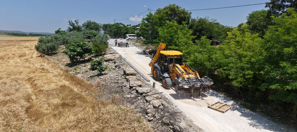 BÜYÜKŞEHİR, ANDIRIN KIRSALINDA YOL YATIRIMLARINI SÜRDÜRÜYOR
