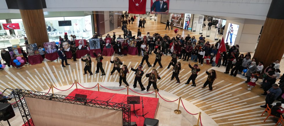 BÜYÜKŞEHİR, CUMHURİYET COŞKUSUNU SANAT VE MÜZİKLE BULUŞTURDU