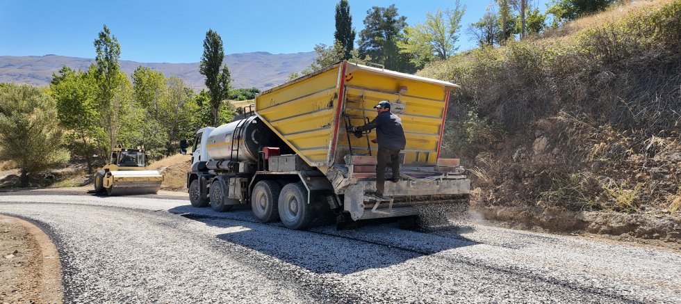BÜYÜKŞEHİR’DEN EKİNÖZÜ KIRSALINDA ULAŞIMI İYİLEŞTİREN BİR YATIRIM DAHA