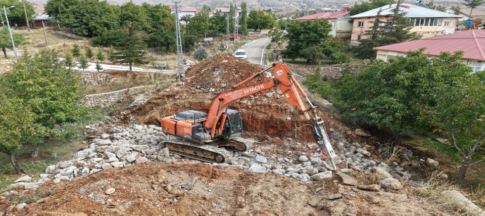 BÜYÜKŞEHİR’DEN GÖKSUN KIRSALINDA KÖPRÜ MENFEZ YATIRIMI