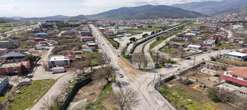 BÜYÜKŞEHİR’DEN TÜRKOĞLU ŞEKEROBA’NIN ULAŞIM ALTYAPISINA GÜÇLÜ DOKUNUŞ