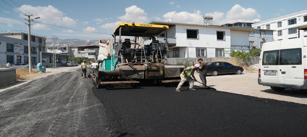 BÜYÜKŞEHİR’DEN YENİ HAFTADA 26 FARKLI NOKTADA ASFALT MESAİSİ