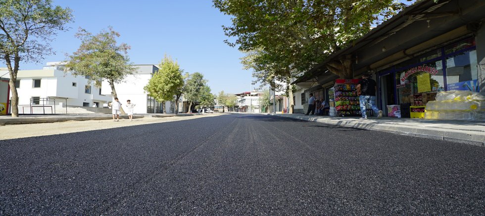 BÜYÜKŞEHİR, DULKADİROĞLU ALPASLAN CADDESİ’NDE KAPSAMLI DÖNÜŞÜMÜ SÜRDÜRÜYOR