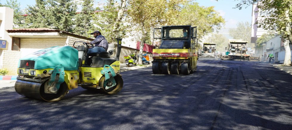 BÜYÜKŞEHİR, GAZİ MUSTAFA KUŞÇU CADDESİ’Nİ ASFALTLIYOR