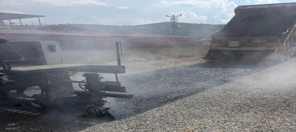 BÜYÜKŞEHİR, GÖKSUN YENİYAPAN’IN YOLUNDA İKİNCİ KAT ASFALTI SERİYOR