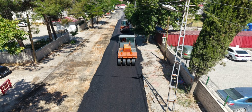 BÜYÜKŞEHİR PAZARCIK’TA SICAK ASFALT SEFERBERLİĞİNE İSTASYON CADDESİ İLE BAŞLADI