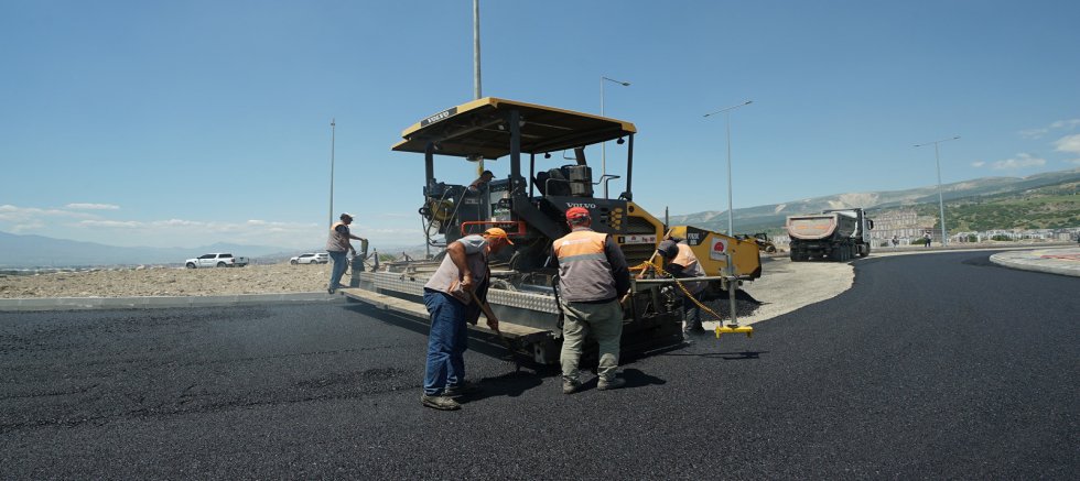 BÜYÜKŞEHİR, ŞEHİR TARİHİNİN EN BÜYÜK ASFALT HAMLESİNE START VERDİ