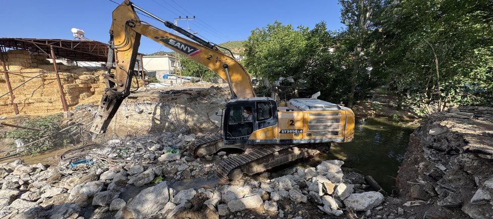 BÜYÜKŞEHİR, TÜRKOĞLU AVŞARLI’YA YENİ KÖPRÜ İNŞA EDİYOR