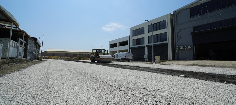 BÜYÜKŞEHİR, YENİ SANAYİ SİTESİ’NDE ASFALT MESAİSİ SÜRÜYOR