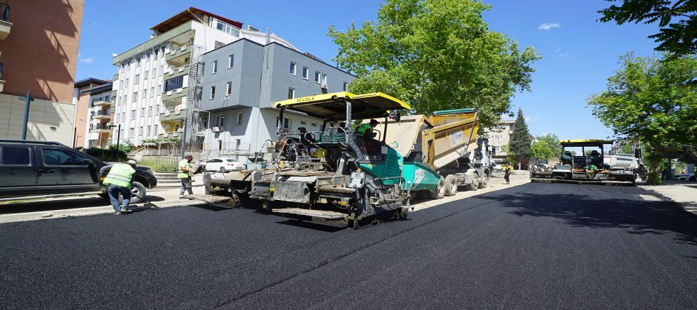 CAHİT ZARİFOĞLU CADDESİ YENİ YÜZÜNE KAVUŞUYOR